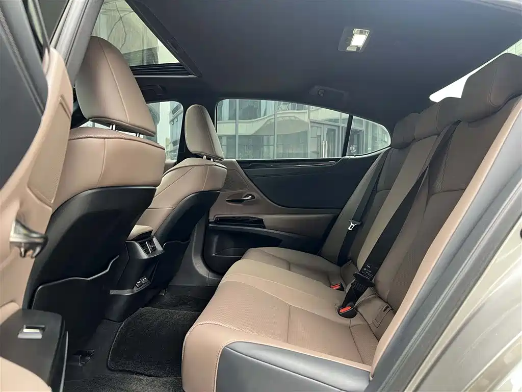 Lexus ES 2023 200 Excellence Edition фото 5