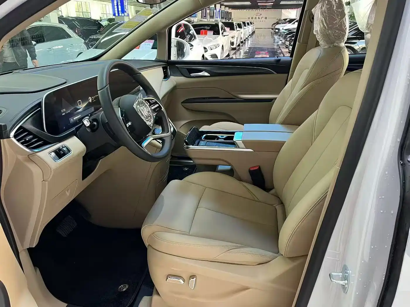 Buick GL8 2025 Land Business Class Comfort DG Edition фото 4