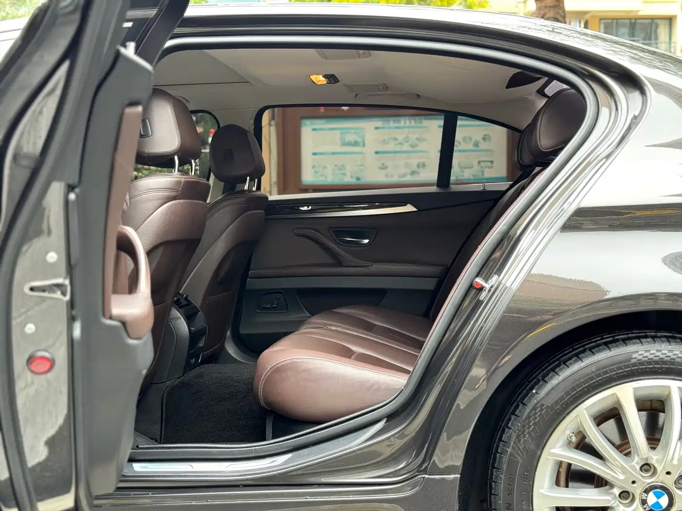 BMW 5 Series 2014 525Li Luxury Design Package фото 12