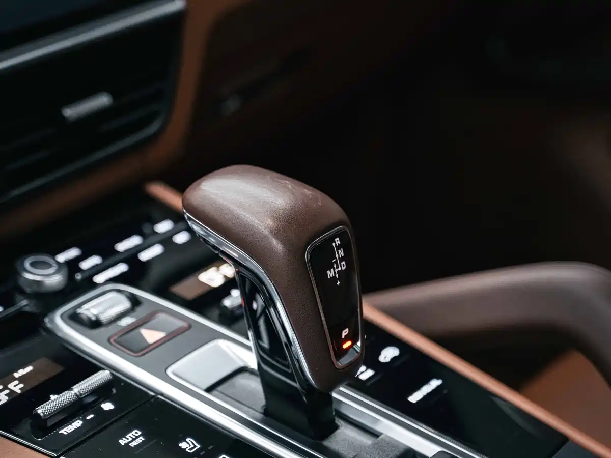 Porsche Cayenne New Energy 2023 Cayenne E-Hybrid 2.0T Platinum Edition фото 16
