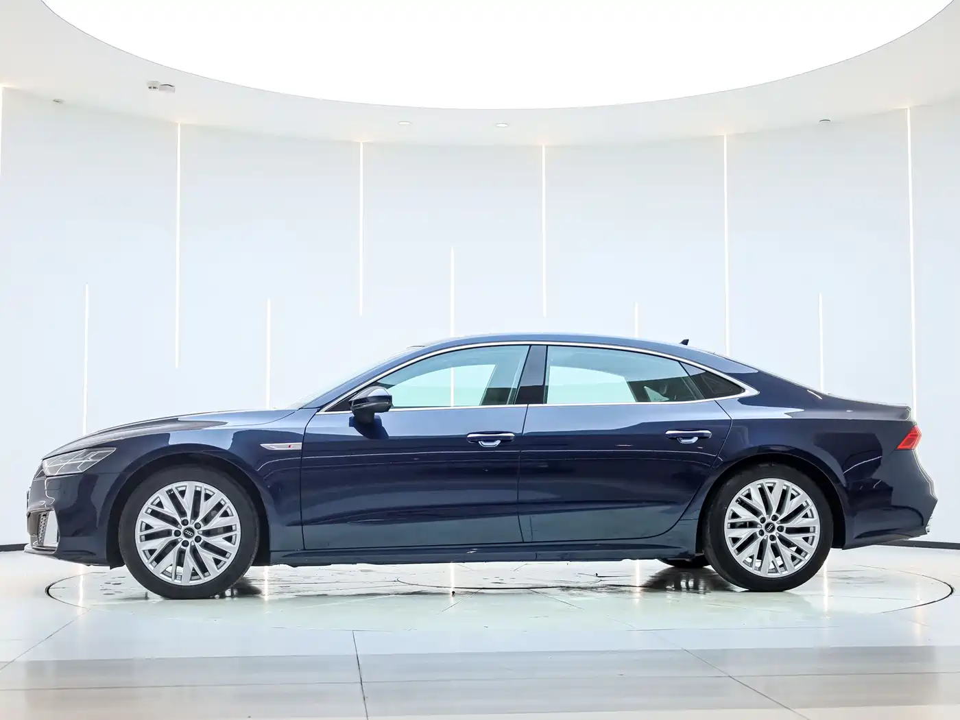 Audi A7L 2024 45TFSI S-line Dream Edition Crystal Package фото 3