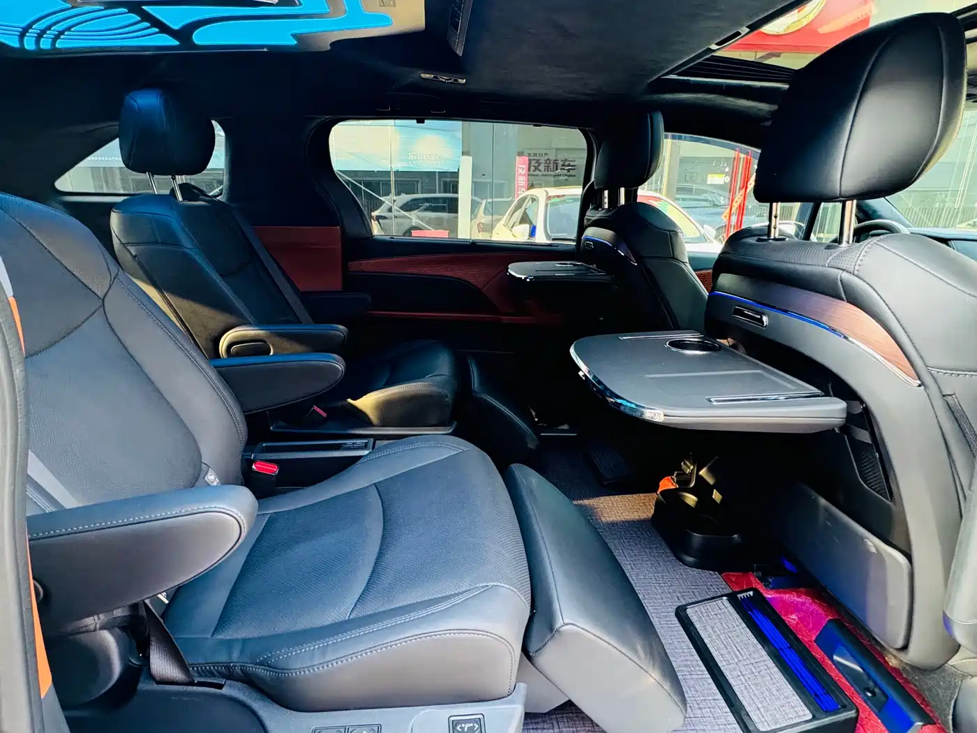 Toyota Sienna 2024 2.5L Hybrid 4WD Premium Edition фото 35
