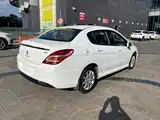 Фото 4 - Peugeot 308