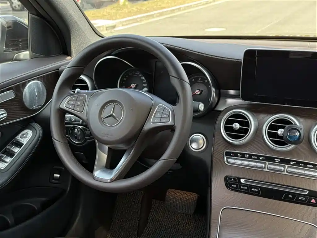 Mercedes-Benz GLC 2018 GLC 300 4MATIC Dynamic фото 15