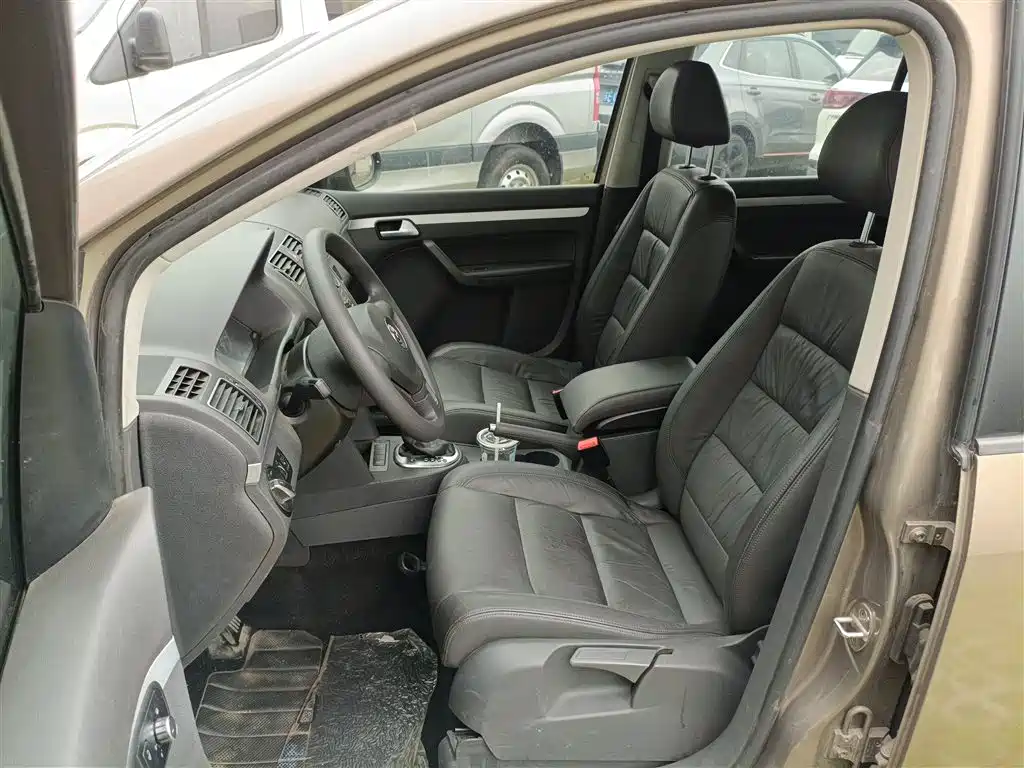 Volkswagen Touran 2015 1.4T DSG Comfort Edition 5-seater фото 15