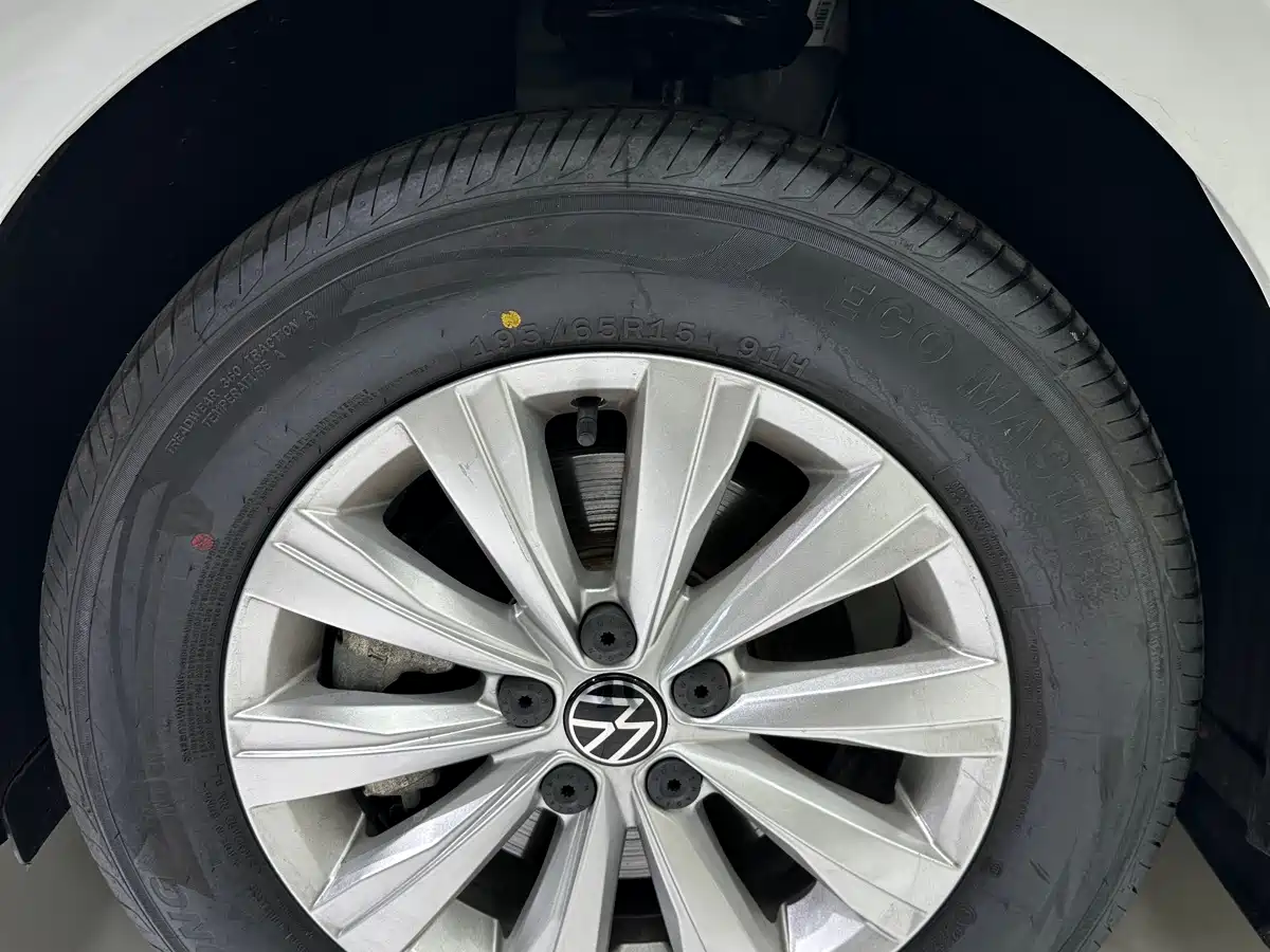 Фото 9 - Volkswagen Lavida