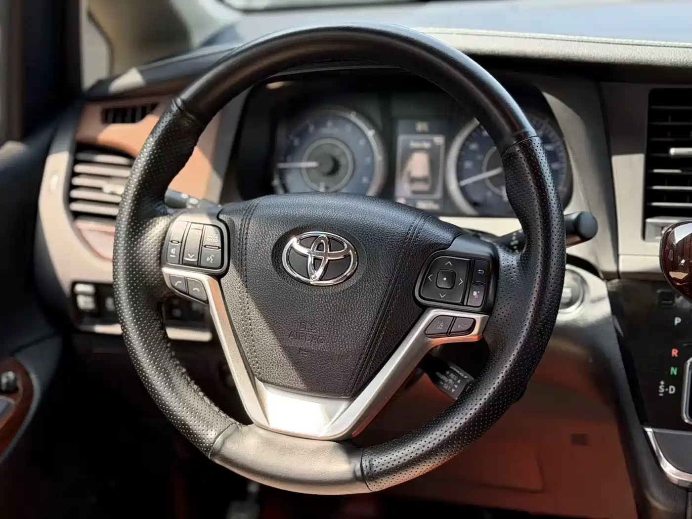 Toyota Sienna 2015 3.5L 4WD L фото 10