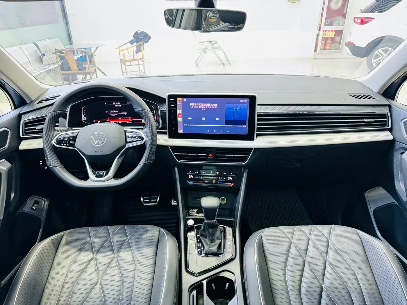 Volkswagen Tiguan L 2022 330TSI Auto 2WD R-Line Premium Edition фото 10