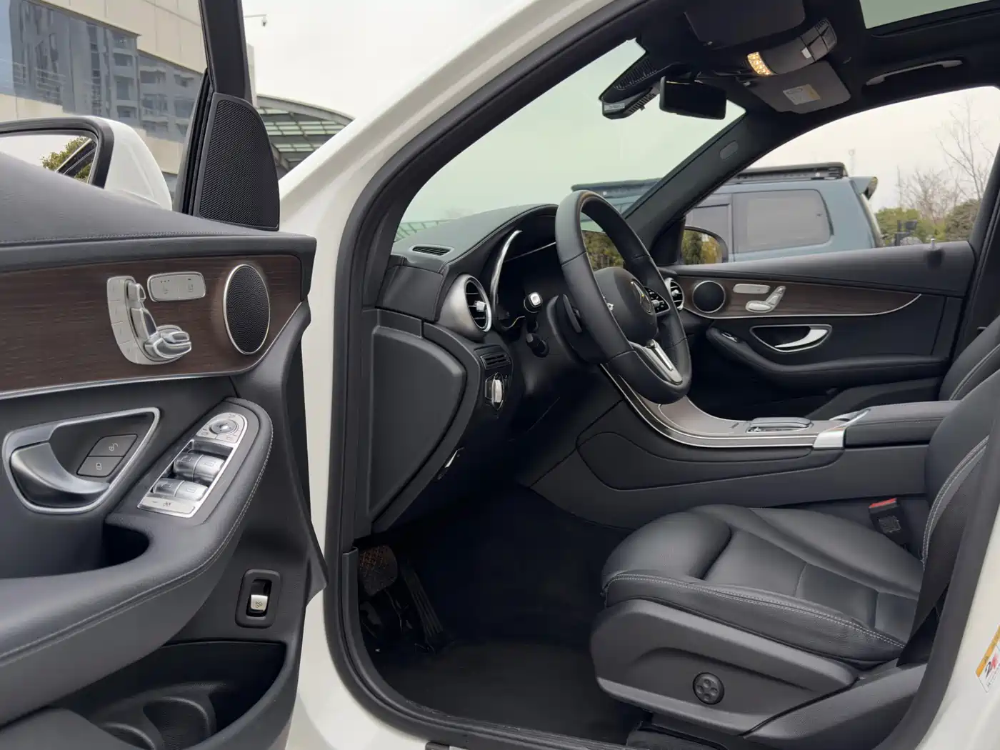 Mercedes-Benz GLC 2022 Facelift GLC 300 L 4MATIC Dynamic Collector's Edition фото 8