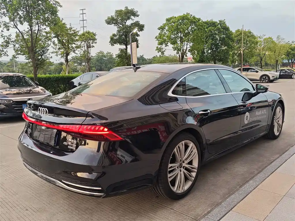 Audi A7L 2025 2025 Model Year 45 TFSI quattro Premium