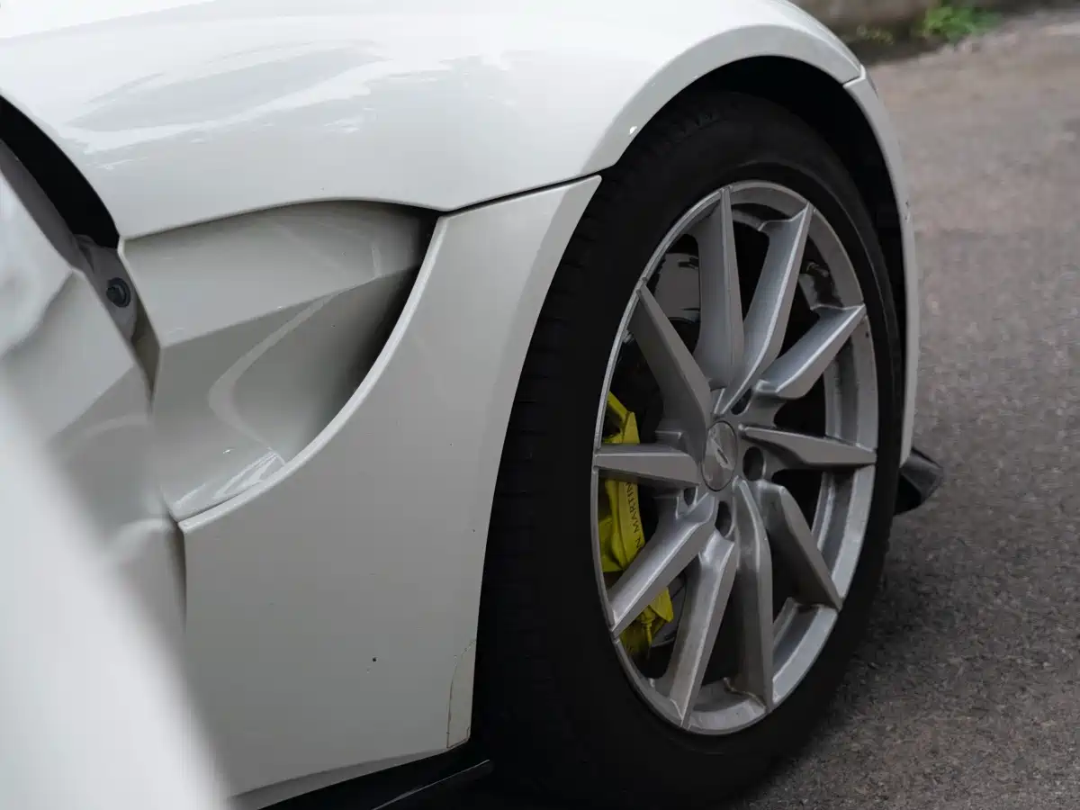 Фото 9 - Aston Martin Vantage