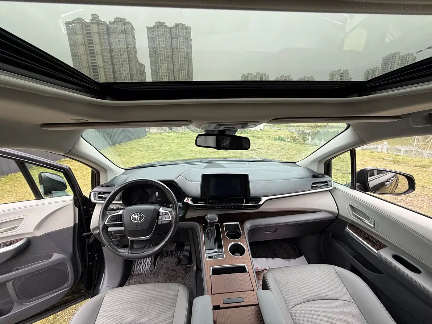 Toyota Sienna 2021 2.5L Hybrid Luxury Edition фото 9