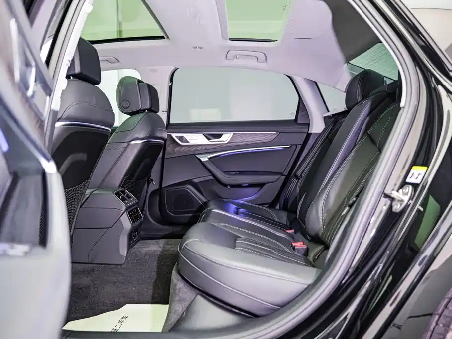 Фото 18 - Audi A6L