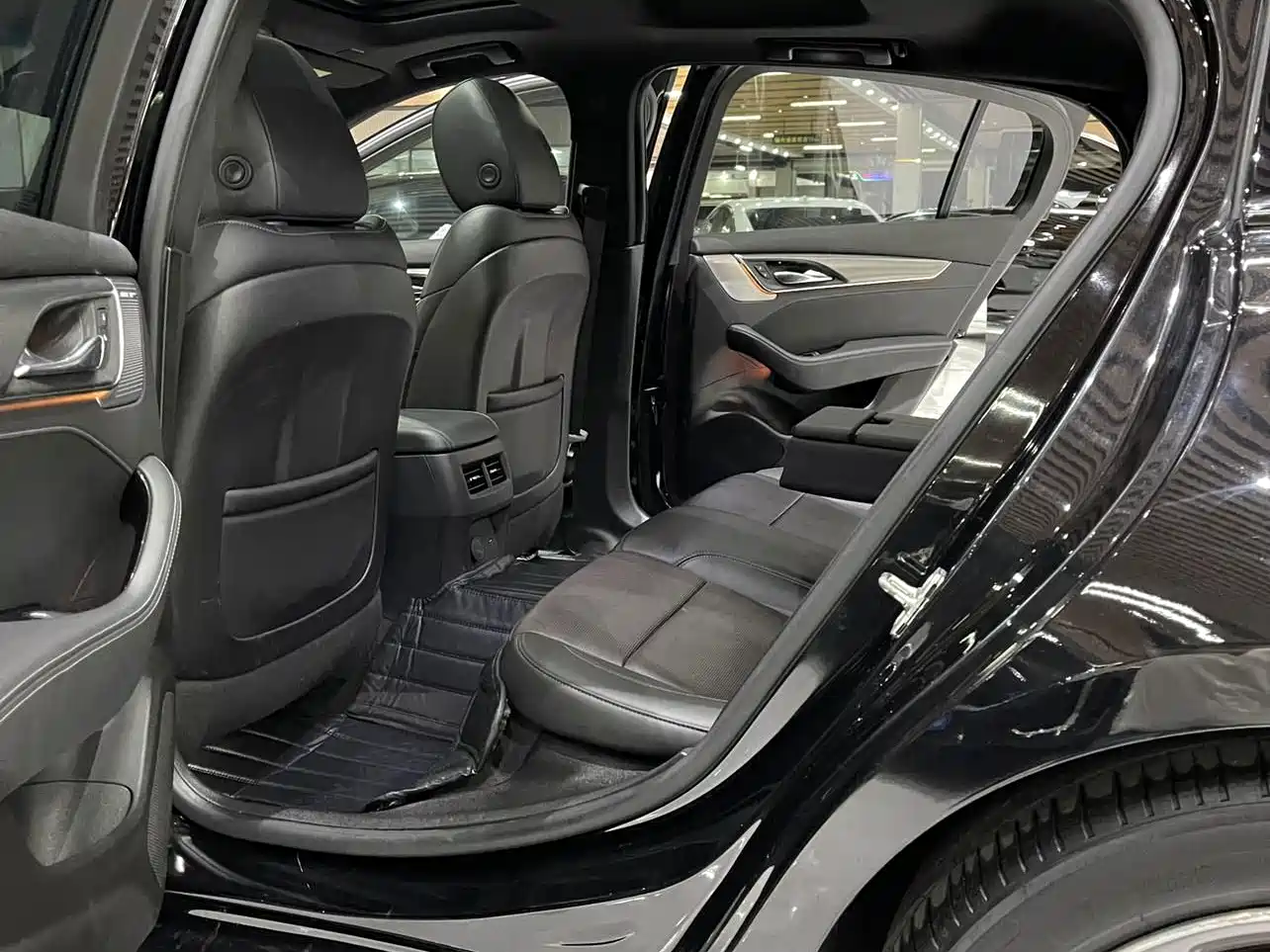 صورة 6 - Cadillac CT5