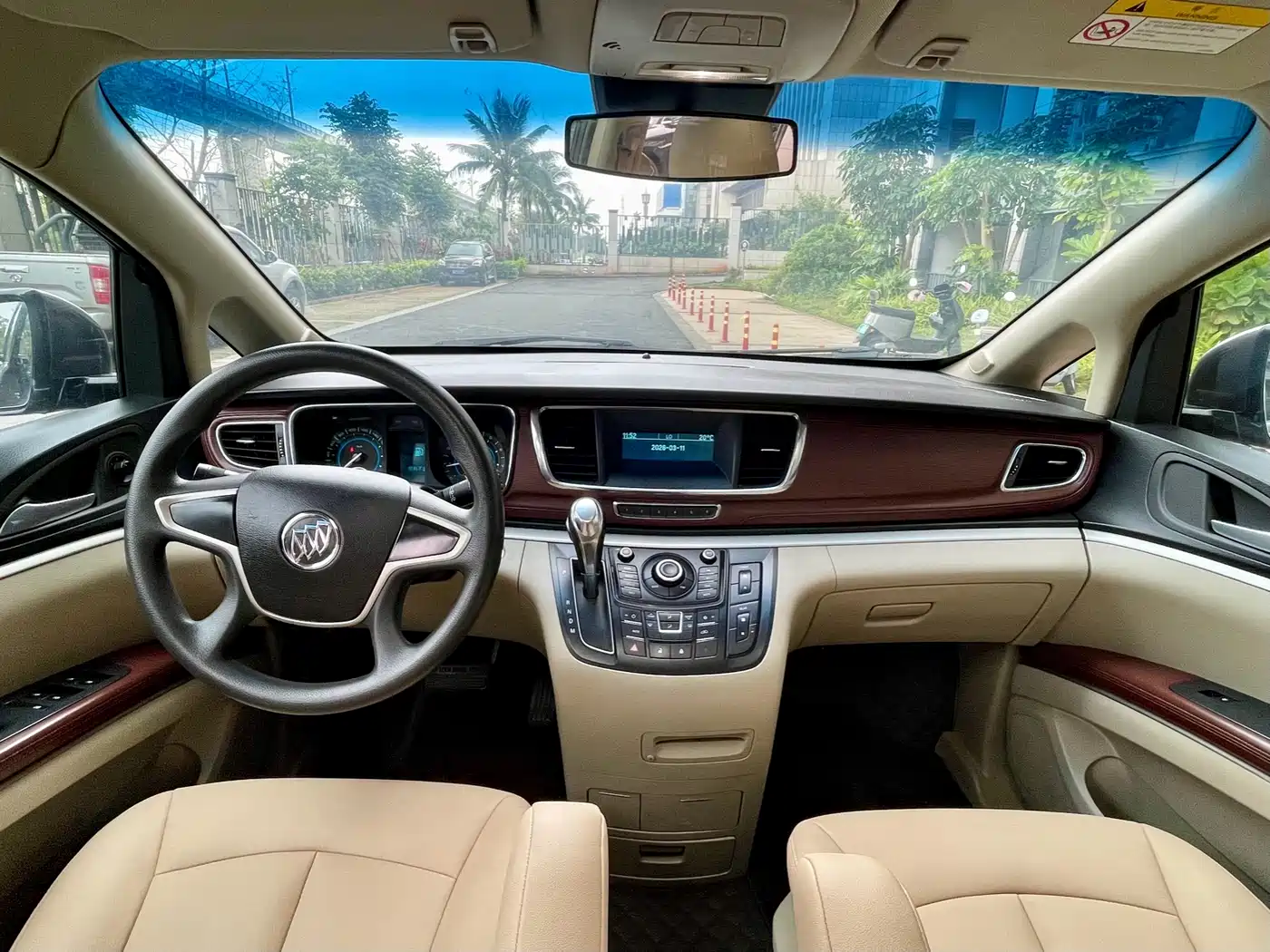 Buick GL8 2014 2.4L CT Luxury Business Comfort фото 4