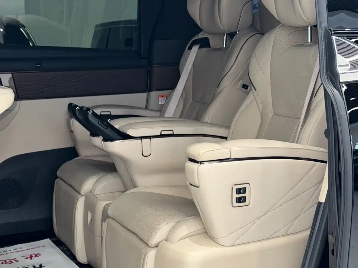 Фото 5 - Toyota Vellfire