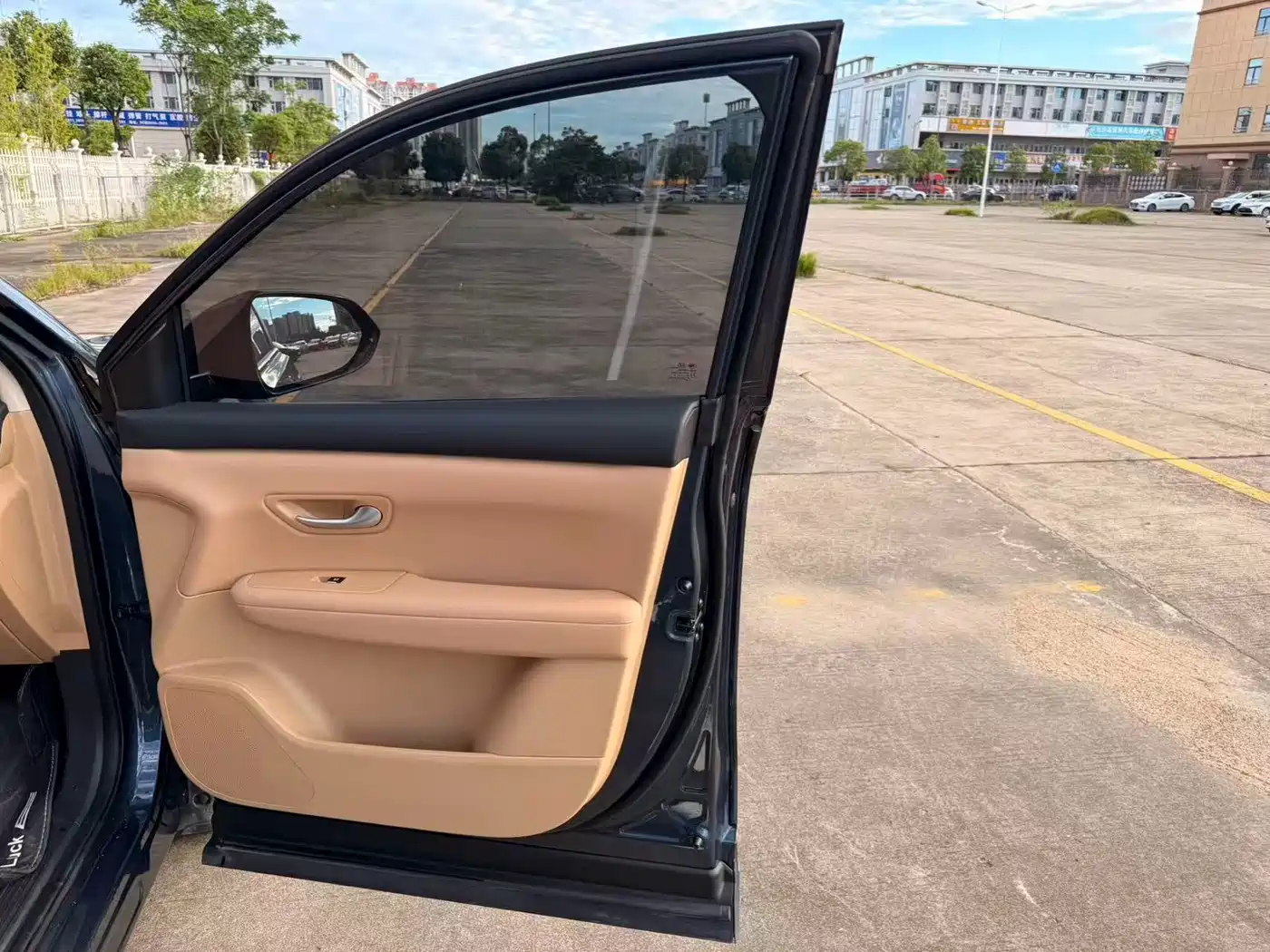 Landian E5 PLUS 2026 2026 165km Long Range First Experience Edition (7-seater)