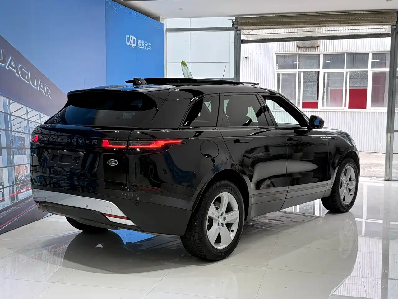 Land Rover Range Rover Velar 2025 S фото 4