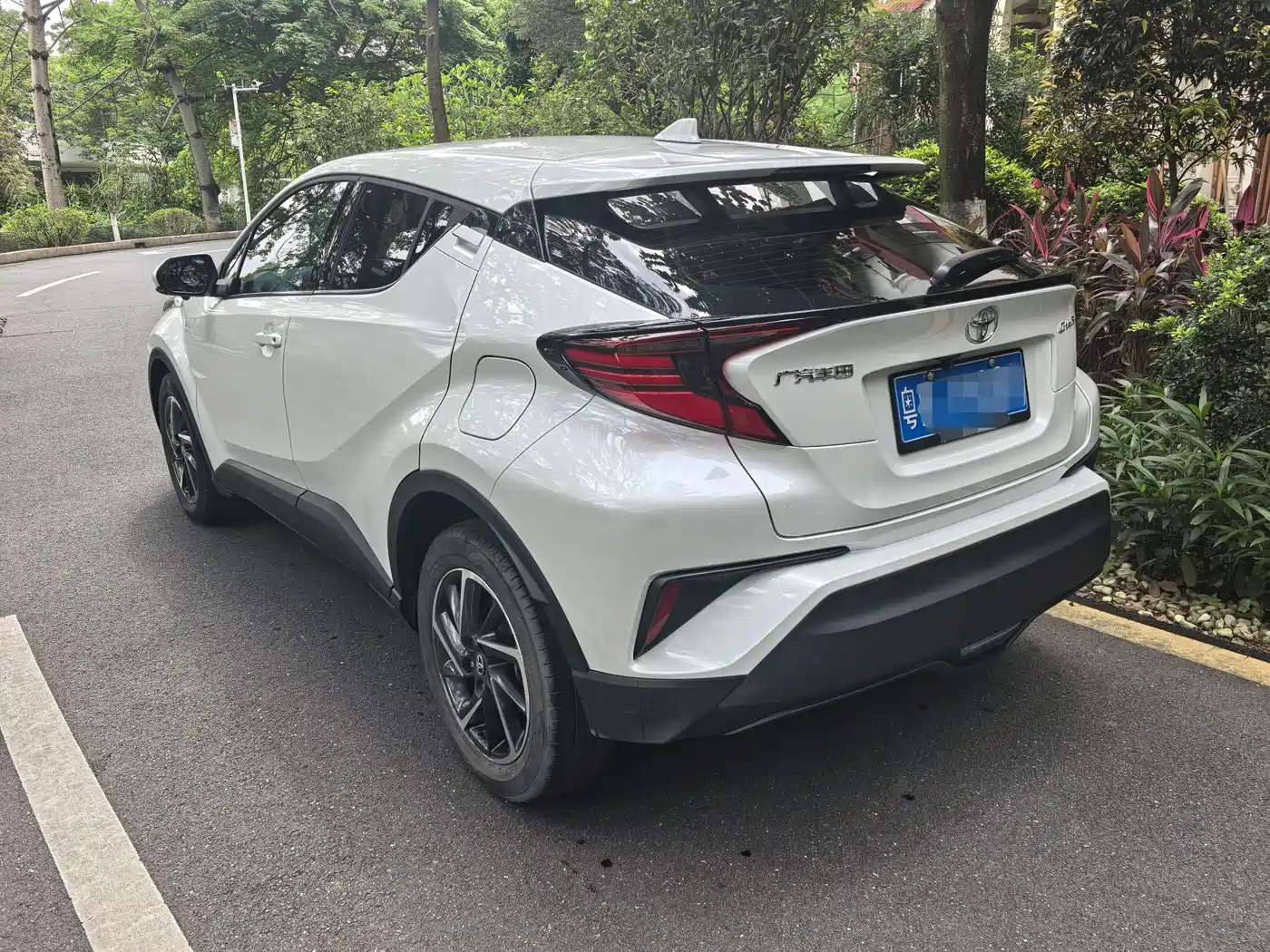 Toyota C-HR 2021 2.0L Luxury Edition фото 5