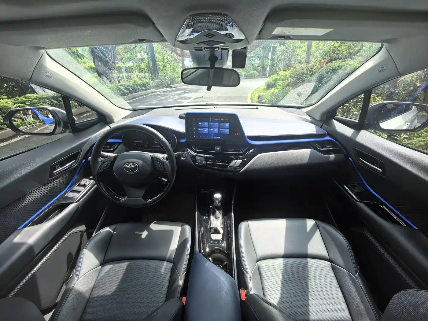 Toyota C-HR 2021 2.0L Luxury Edition фото 11