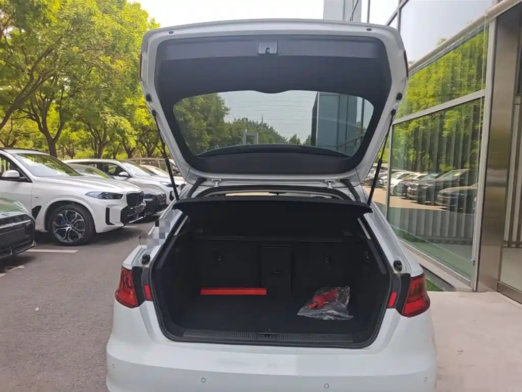 Audi A3 2016 Sportback 35 TFSI Leadership фото 10