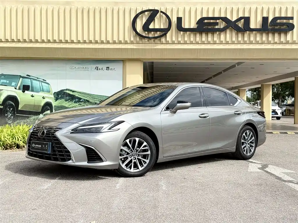 Lexus ES 2026 2025 300h Ultimate Edition