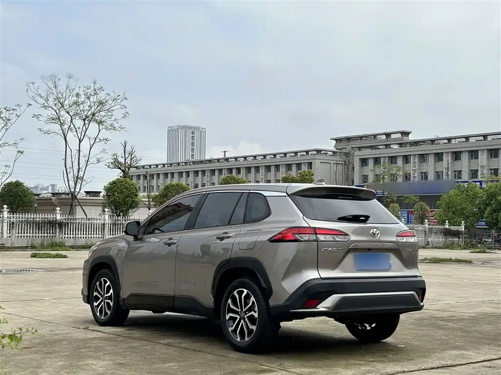 Toyota Frontlander 2023 2.0L CVT Luxury Edition фото 17