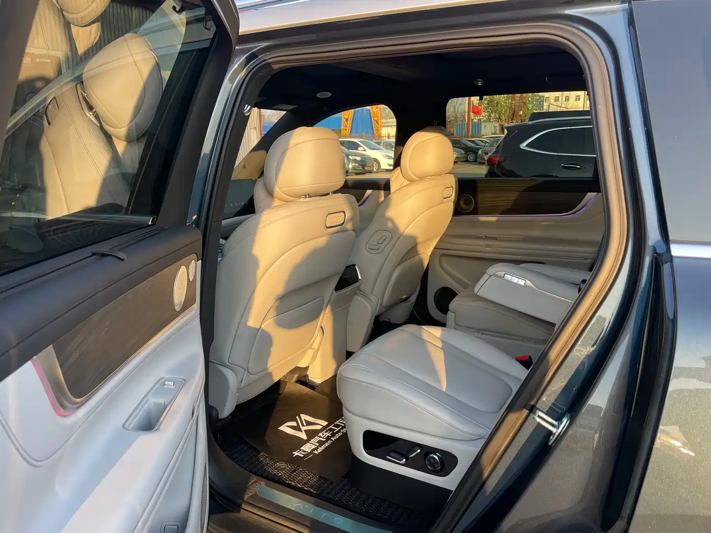 AITO Wenjie AITO M9 2024 Range Extender Ultra 52kWh 6-seater фото 10