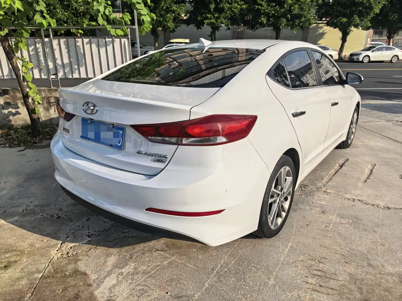 Hyundai Elantra 2018 1.6L Automatic 15th Anniversary Special Edition фото 12