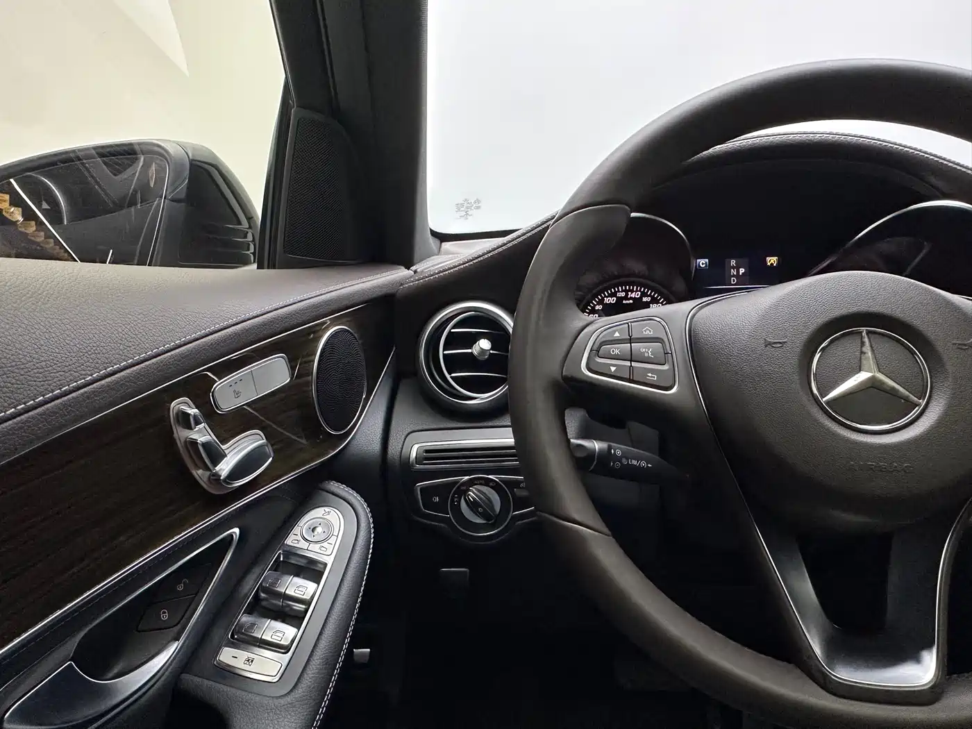 Mercedes-Benz GLC 2017 GLC 260 4MATIC Dynamic фото 19
