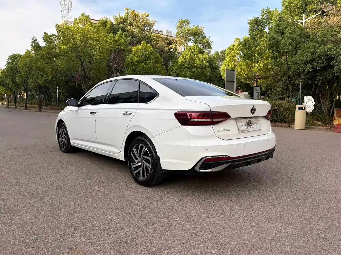 Volkswagen Lavida 2023 Facelift 1.5L Auto Starlight 5 Million Edition фото 9