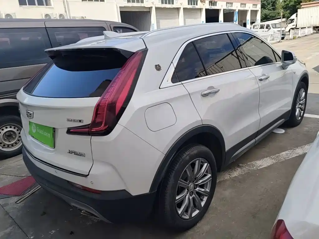 Фото 7 - Cadillac XT4
