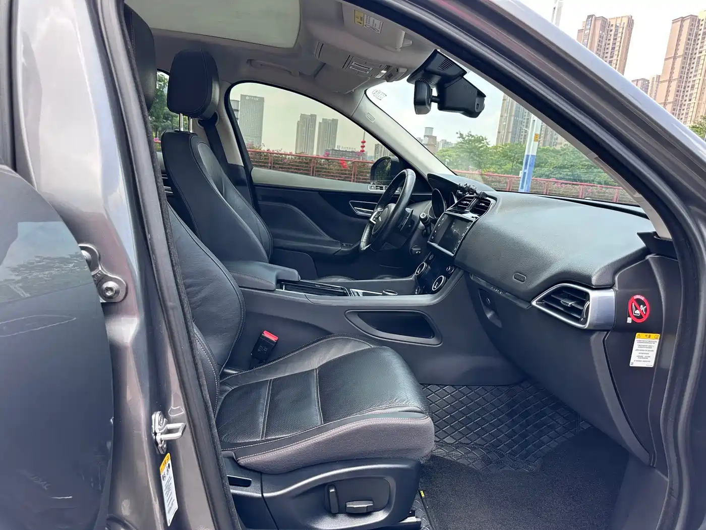 Фото 9 - Jaguar F-PACE