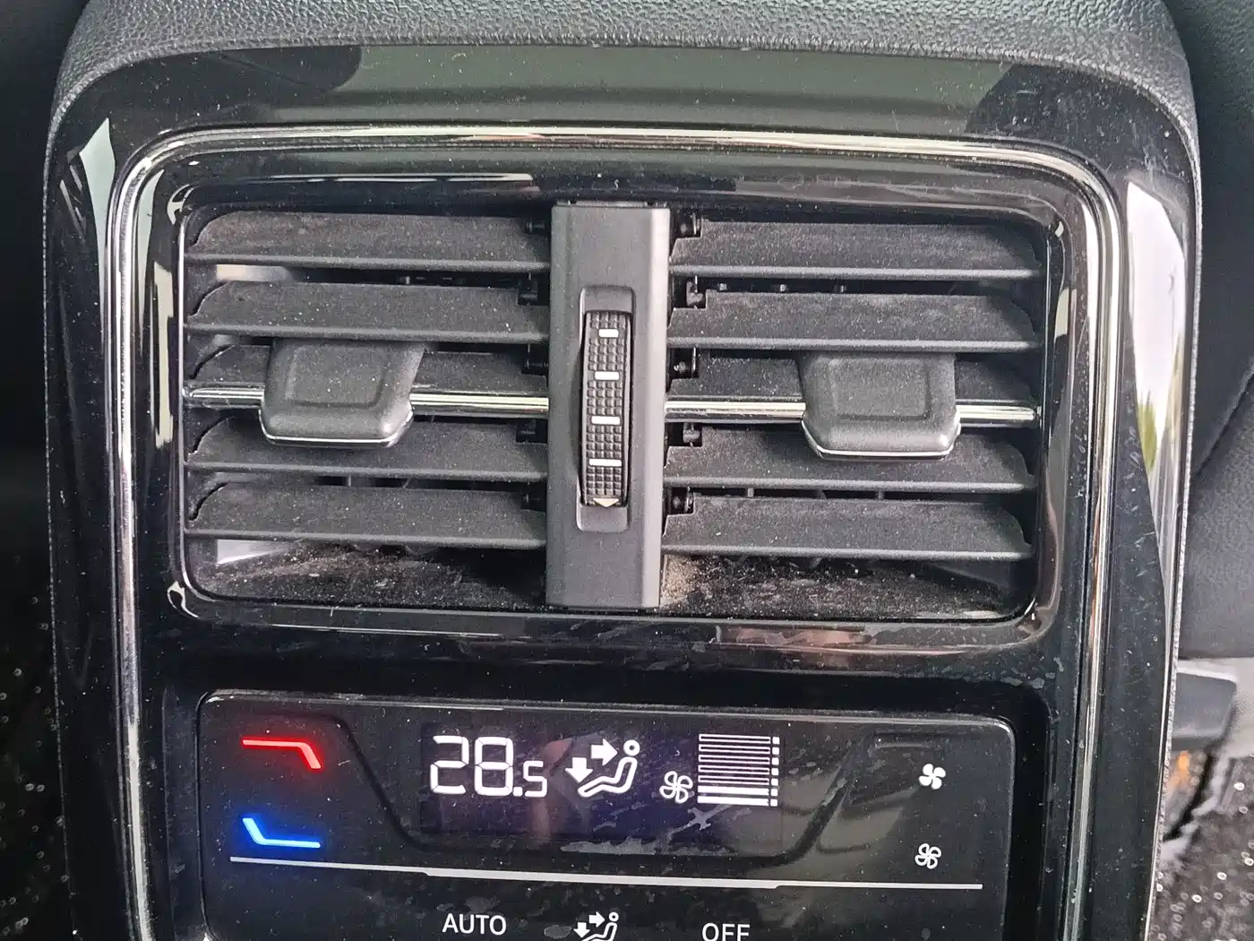 Volkswagen Passat 2023 330TSI Luxury Edition фото 12