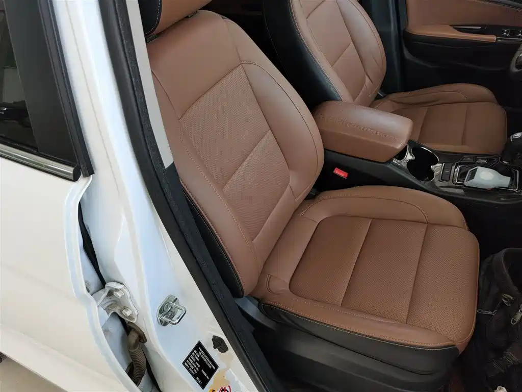 Фото 25 - Changan CS75