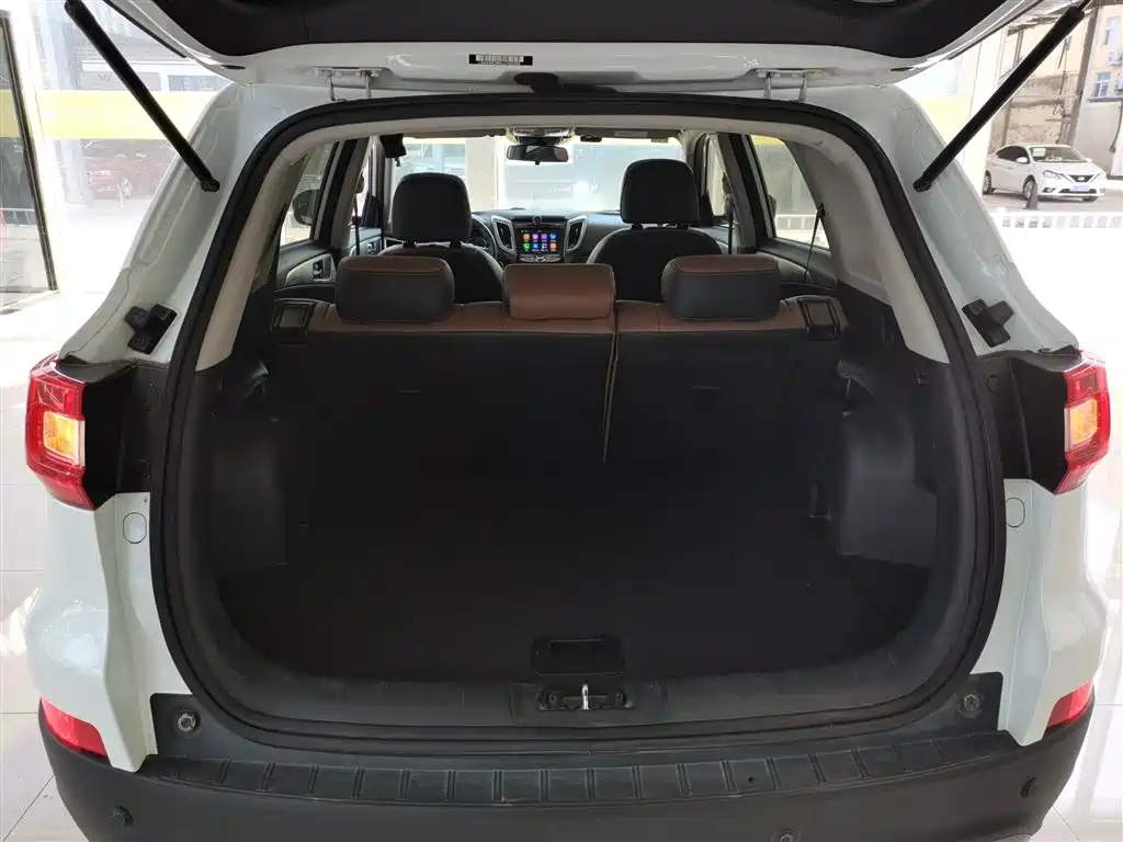 Фото 19 - Changan CS75