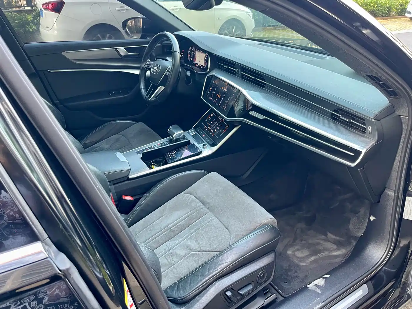 Audi A6L 2019 45 TFSI quattro Exclusive Dynamic фото 4