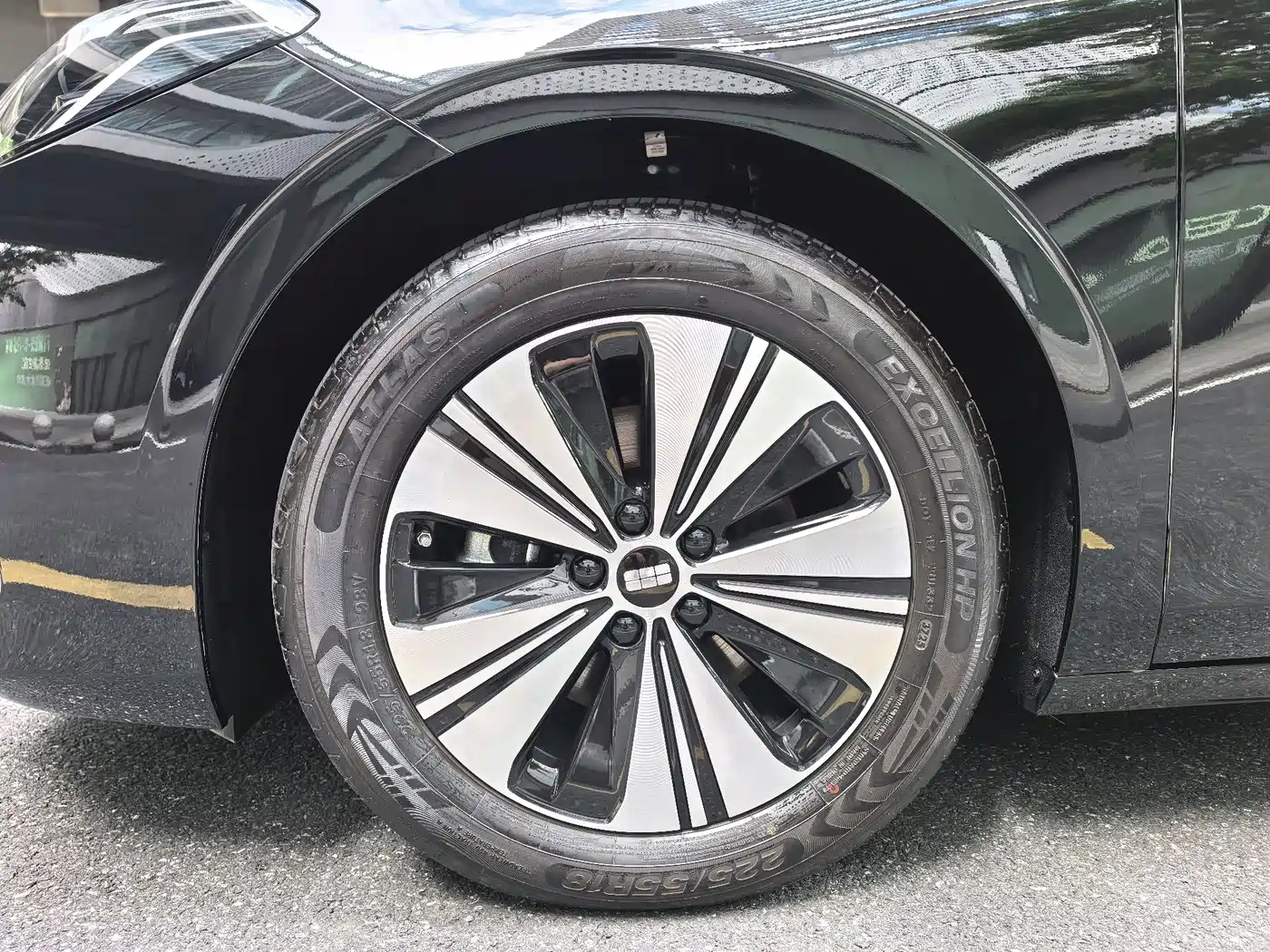 Geely Galaxy Galaxy A7 2025 EM-i 150km Premium Edition фото 4