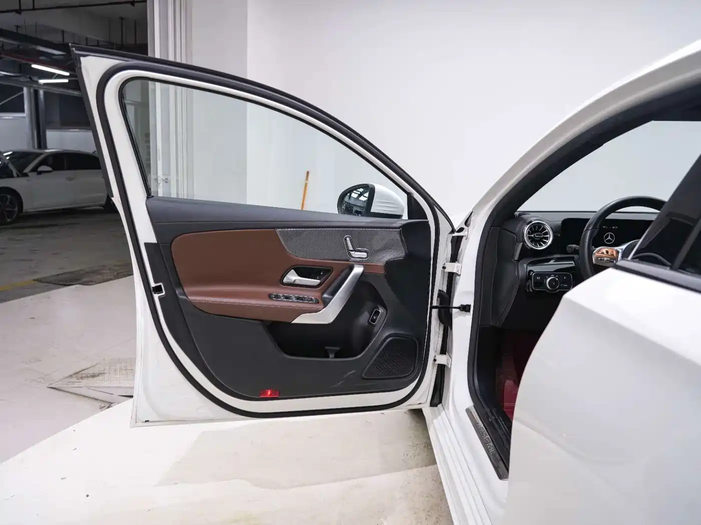Mercedes-Benz A-Class 2021 A 200 L Sport Sedan Fashion Edition фото 13