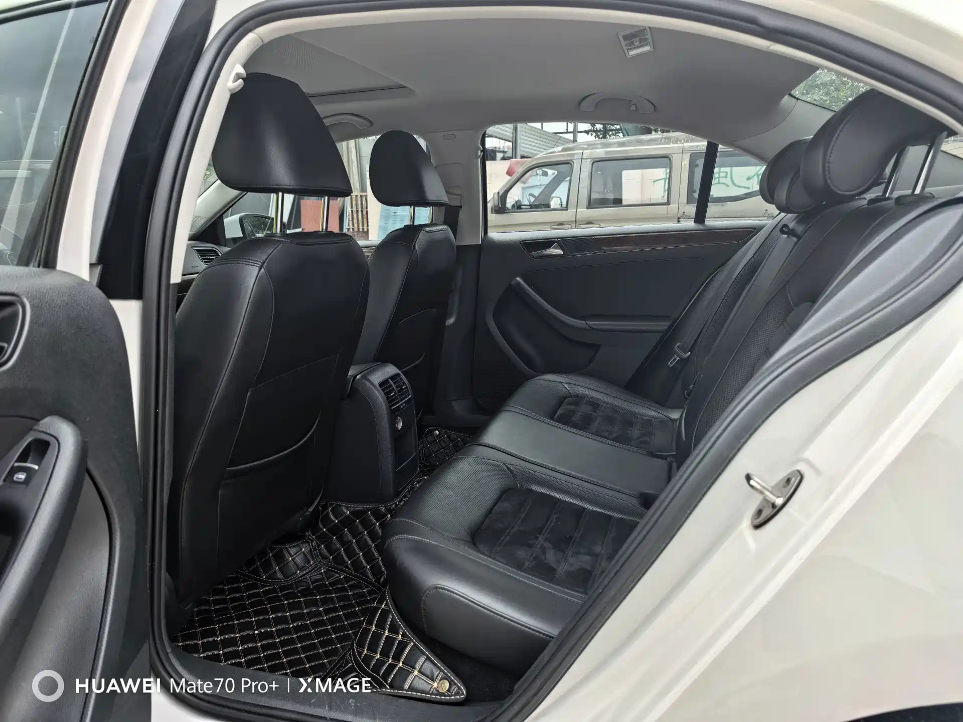 Photo 13 - Volkswagen Sagitar