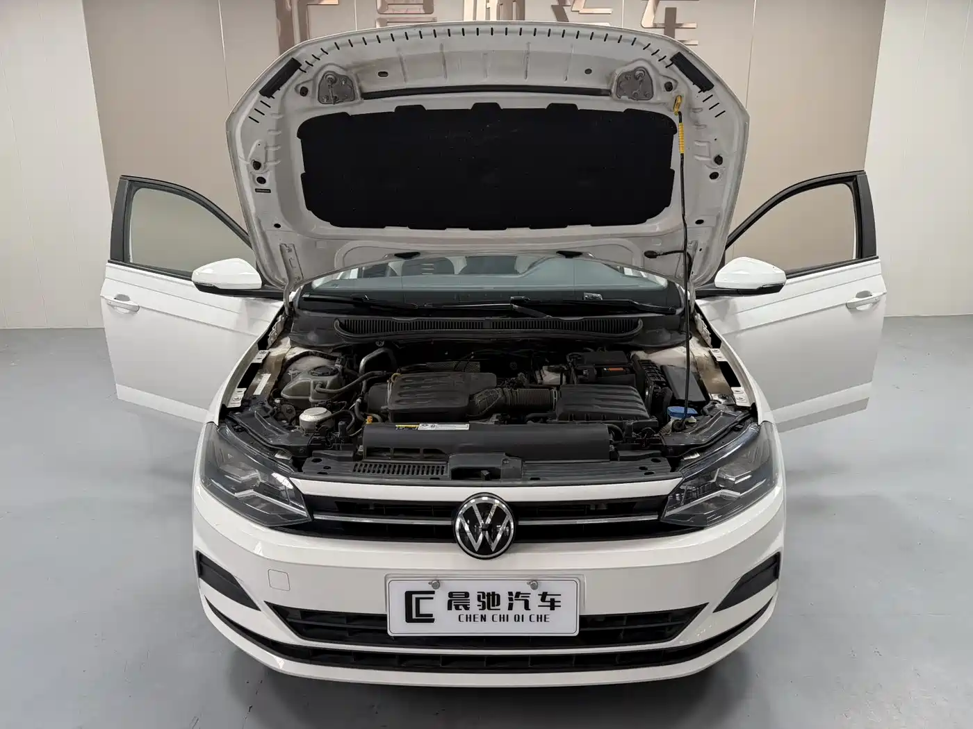 VOLKSWAGEN POLO