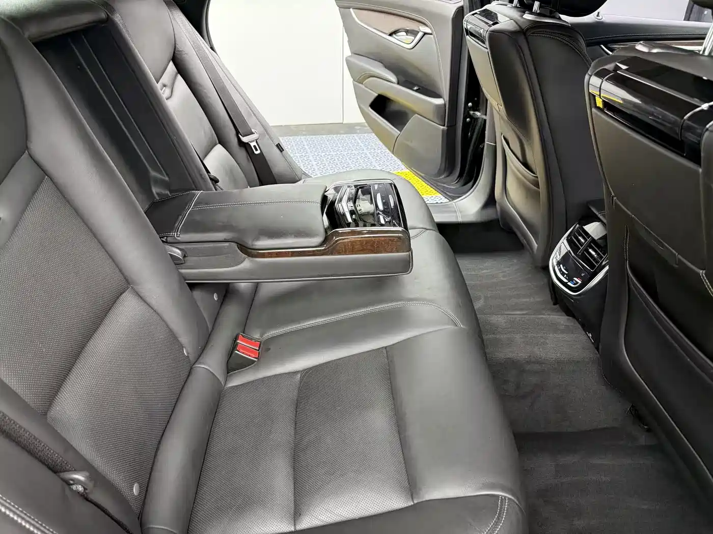 Photo 10 - Cadillac XTS