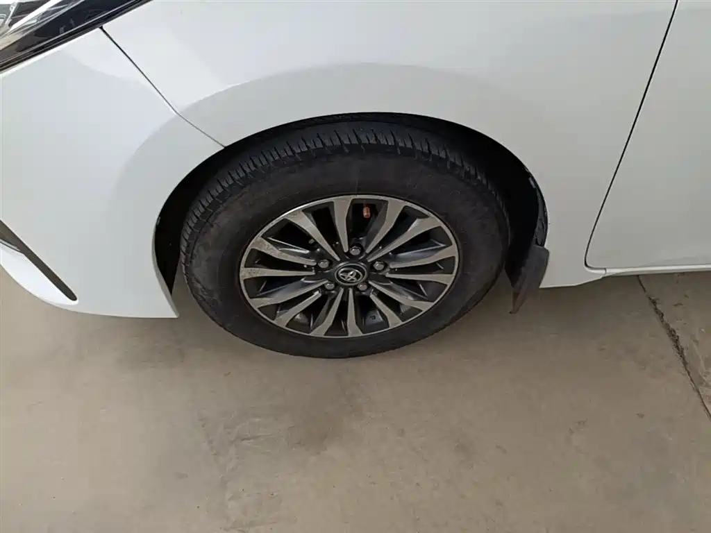 Toyota Corolla 2017 Facelift 1.2T S-CVT GL фото 23