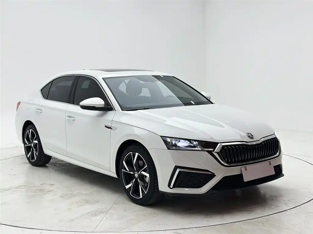 Škoda Octavia 2023 Facelift PRO TSI280 Premium Edition фото 3