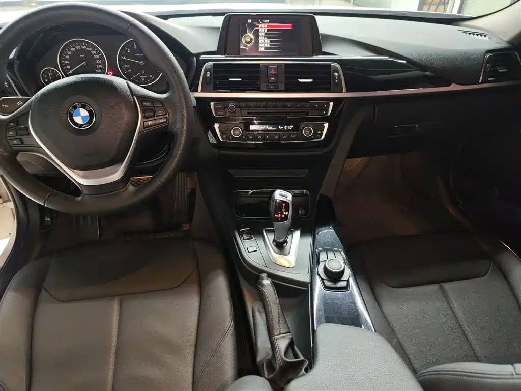 BMW 3 Series 2017 320Li Fashion фото 10