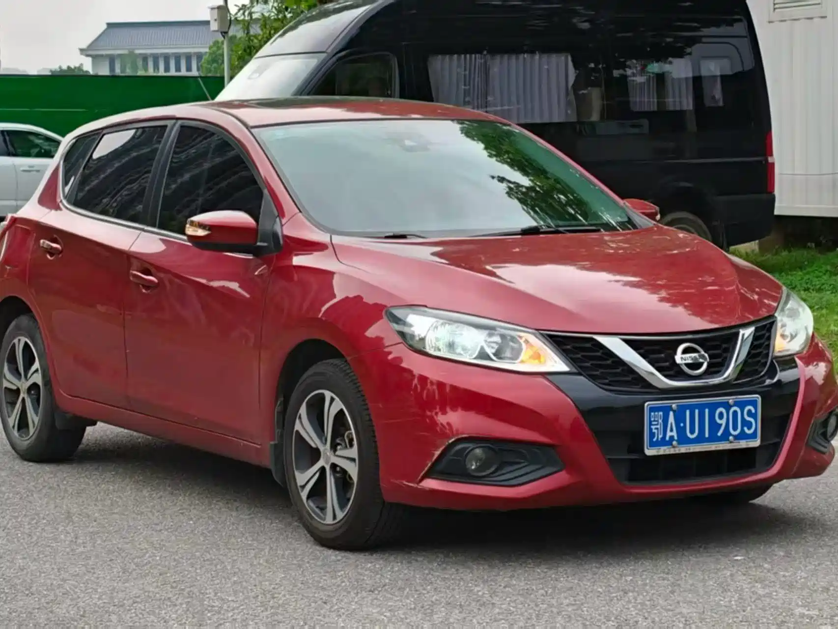 Photo 3 - Nissan Tiida