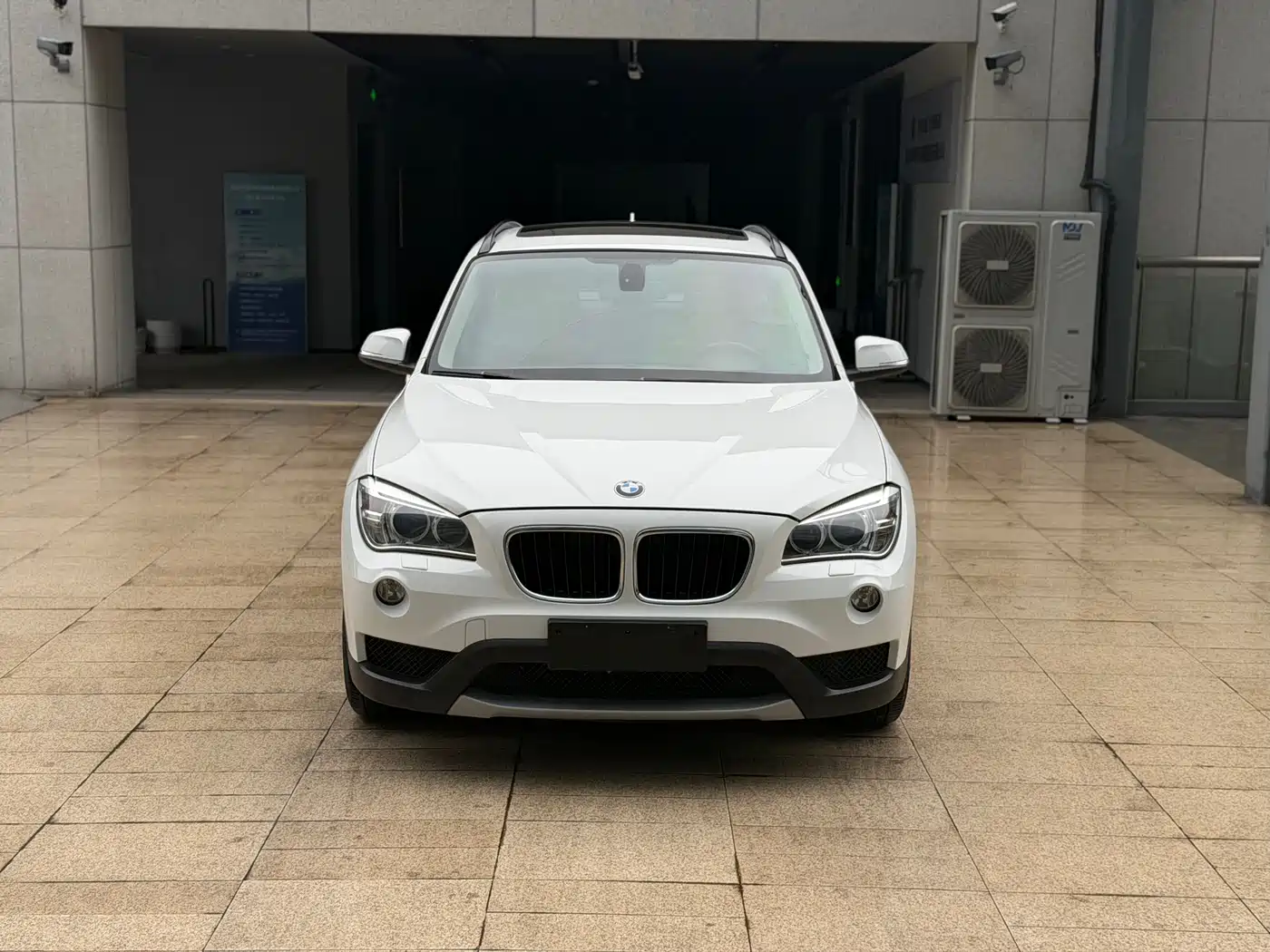 BMW X1 (Import) 2012 sDrive18i Luxury фото 2