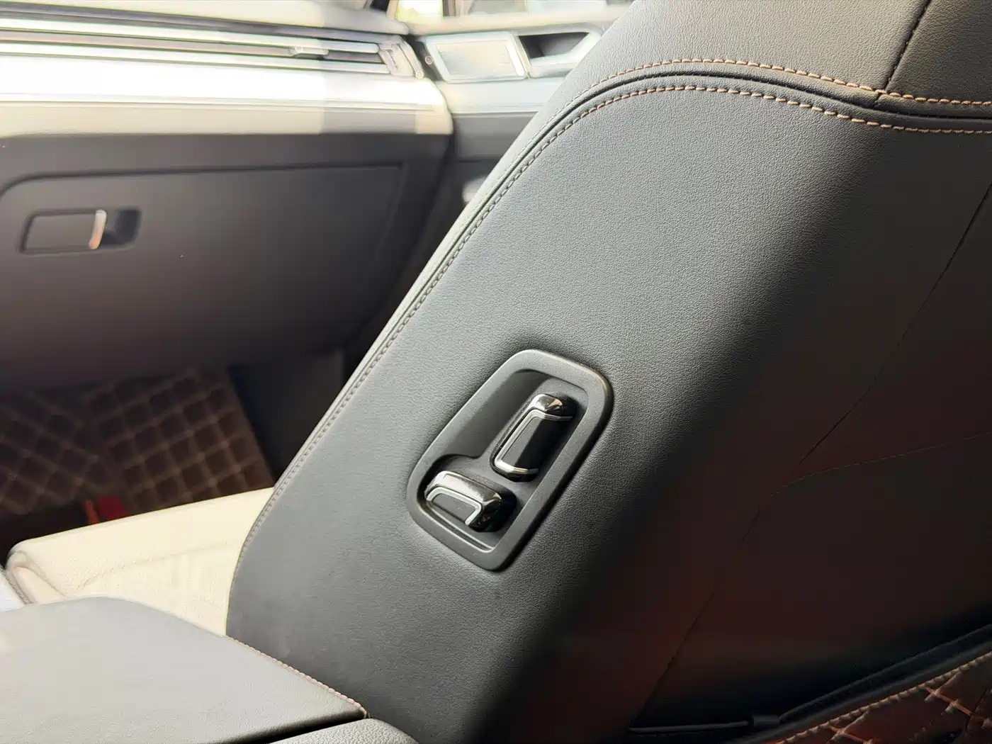 Volkswagen Magotan 2025 Popular Edition 330TSI DSG Luxury фото 17