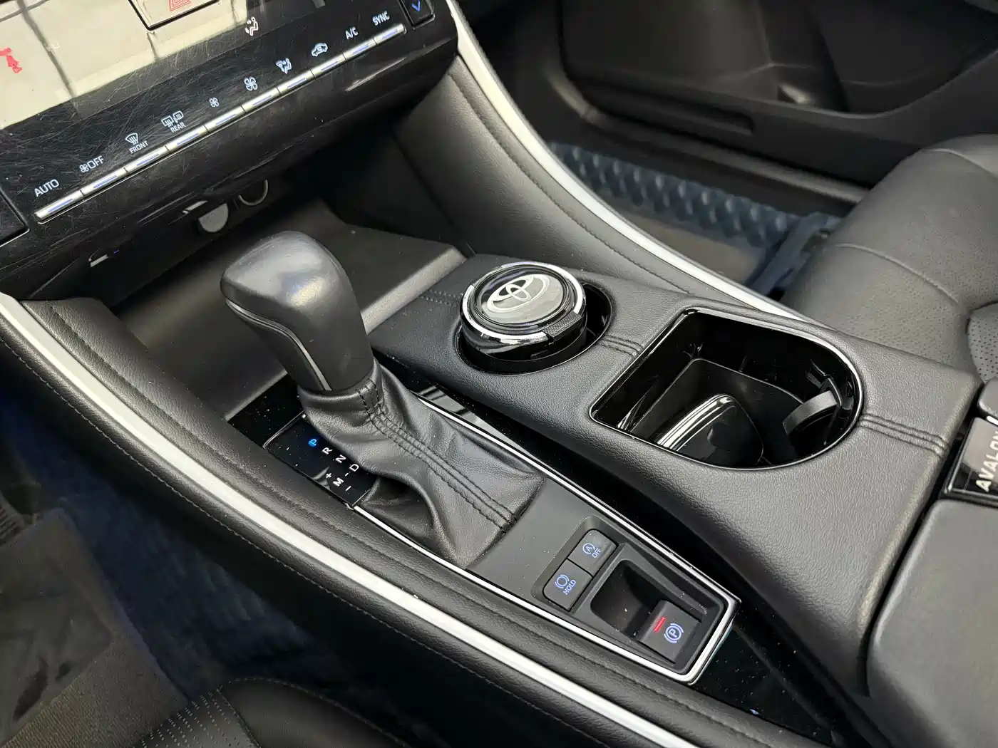 Toyota Avalon 2022 2.0L Luxury Edition фото 13