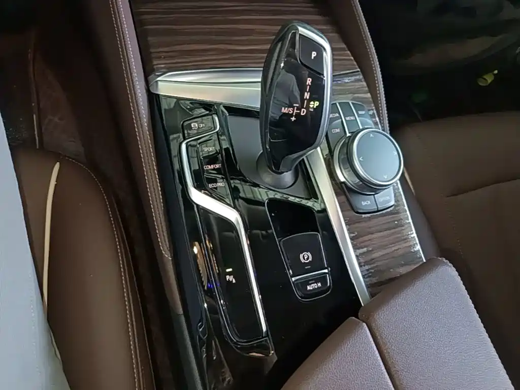 Фото 14 - BMW 5 Series